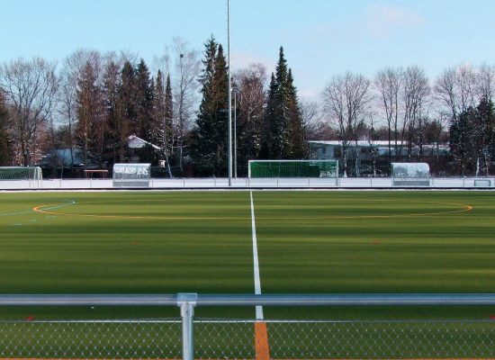Terrain de hockey avec système de chauffage du gazon, parc de loisirs de Grünwald